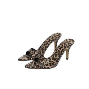 Muli eleganti con stampa leopardata a punta per donna con tacchi a spillo sottili