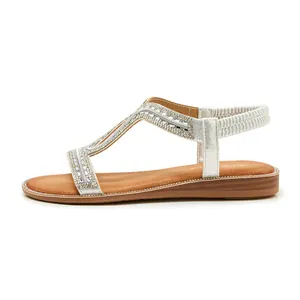 Sandali bassi boho argento con cinturini in strass ed elastico sul retro, vista laterale