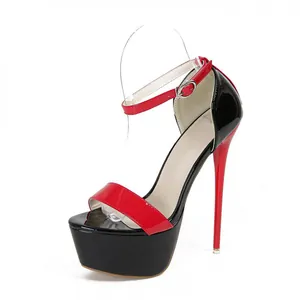 Détail de la vue latérale des sandales stiletto de 16 cm en cuir verni rouge et noir