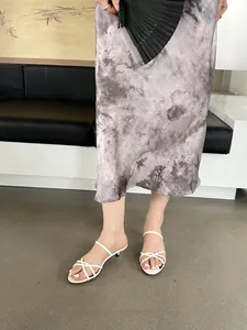 Sandales élégantes à fines brides et petits talons blancs pour femmes, style coréen.