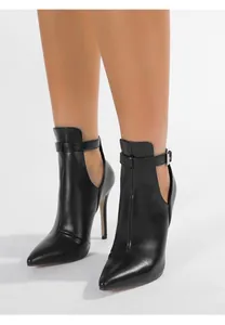 Detaillierte Seitenansicht eleganter schwarzer Stiletto-Stiefeletten mit Ausschnitt