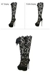 Detailansicht der schwarzen Overknee-Schnürstiefel mit floralem Lochmuster