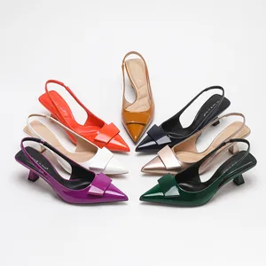 Escarpins slingback élégants à bout pointu et fini brillant en plusieurs couleurs