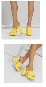 Vue détaillée des mules jaunes à plateforme avec des talons hauts épais et bout ouvert