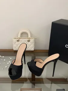 Sexy schwarze Glitzer-Pantoletten mit Plateau und ultrahohen Absätzen für Partys