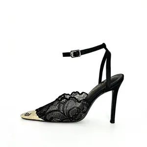 Eleganti sandali stiletto in pizzo nero con punta affusolata e cinturino alla caviglia