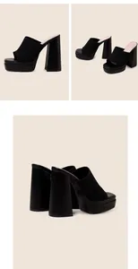 Vue détaillée de mules noires à talons hauts et plateforme avec bout carré et bride.