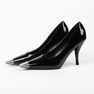Elegant black patent leather high heels with stiletto heel and metallic pointed toe.