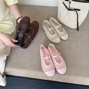 Collezione di ballerine Mary Jane intrecciate traforate in marrone, beige e rosa