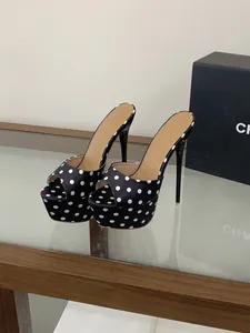 Sandales élégantes à talons hauts et plateforme à pois noirs et blancs pour femmes