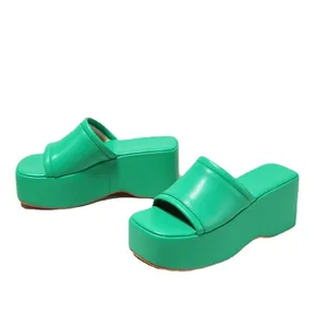 Mules à plateforme et semelles compensées vert vif élégantes pour femmes à la mode