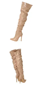 Belles cuissardes en cuir verni nude avec talons aiguilles élégants et bout pointu moderne