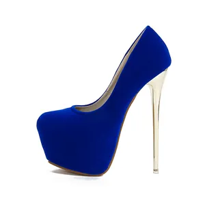 Zapatos de plataforma en ante azul eléctrico con tacón de aguja dorado alto, vista lateral