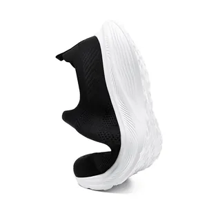 Lightweight breathable fly-knit men's slip-on shoes with flexible sole