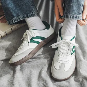 Sneaker retro German Army in pelle bianca con dettagli verdi e suola in gomma