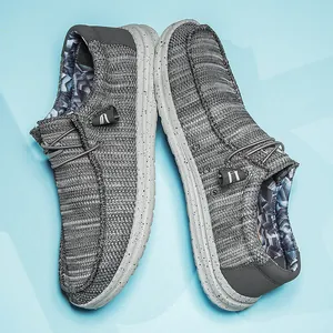 Detailansicht grauer Herren-Loafer aus Flyknit mit gesprenkelter Sohle und Korksohle