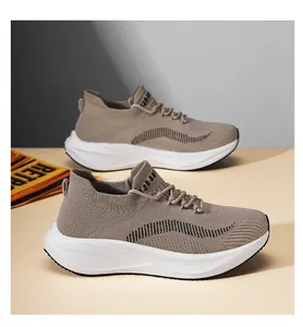 Seitenansicht der atmungsaktiven khakifarbenen Fly-Knit-Laufschuhe mit Dämpfungssohle