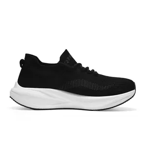 Seitenprofil schwarzer Fly-Knit-Laufschuhe mit dämpfender weißer Sohle für den Alltag