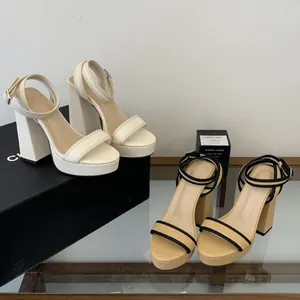 Élégantes sandales à talons hauts avec plateforme épaisse et talons blocs en crème et beige