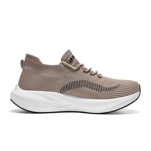 Seitenprofil von atmungsaktiven khakifarbenen Flyknit-Laufschuhen mit weißer Dämpfungssohle.