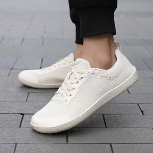 Atmungsaktive Barfußschuhe in Creme mit weiter Zehenbox für bequeme Outdoor-Aktivitäten