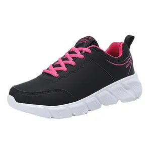 Scarpe sportive da donna in pelle nera e rosa alla moda per lo sport e il tempo libero