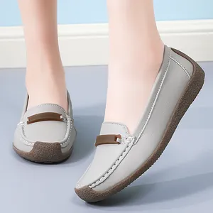 Bequeme graue Leder-Loafers für Damen mit strukturierter, rutschfester Gummisohle