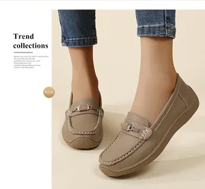 Vue détaillée de mocassins confortables pour femmes avec boucle et semelle souple