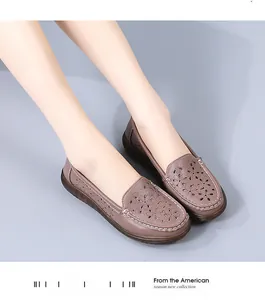 Detailansicht der atmungsaktiven, hohlen Slipper aus Rindsleder in elegantem Malvenbraun