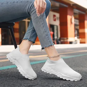 Witte ademende flyknit sneakers voor dames comfortabele sok schoenen voor dagelijks