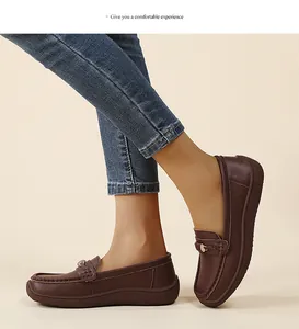 Mocassins larges marron confortables pour femmes avec semelle souple et boucle