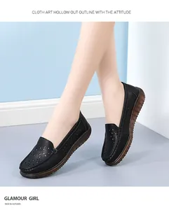 Detailansicht stilvoller schwarzer Loafer aus Rindsleder mit atmungsaktiven Blumenausschnitten