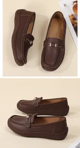 Vue détaillée des mocassins en cuir marron pour femmes avec un fini texturé souple