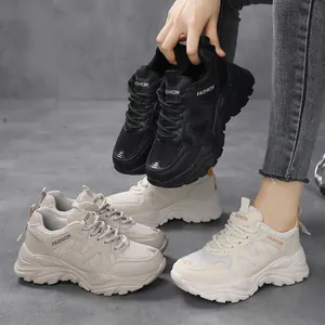 Elegantes zapatillas tipo dad de plataforma de malla transpirable para mujer en negro y beige