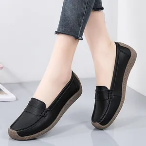 Bequeme schwarze Leder-Loafer für Damen mit langlebiger Gummisohle für den Alltag