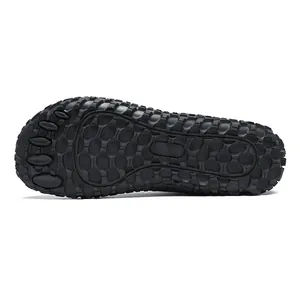 Détail de semelle en caoutchouc antidérapante pour chaussures de randonnée