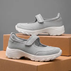 Baskets respirantes gris clair pour femmes avec fermeture velcro, chaussures grande taille 44