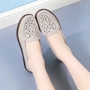 Atmungsaktive Leder-Loafer für Damen mit Blumen-Lochmuster für sommerlichen Komfort