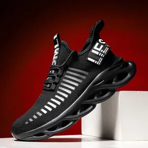 Chaussures de course respirantes pour hommes en Fly-Knit avec semelle lame noire élégante