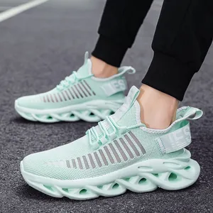Chaussures de course pour hommes en maille vert menthe avec semelle à lame sculptée