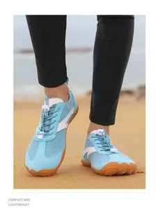 Scarpe da scoglio azzurre traspiranti e leggere per spiaggia e attività all'aperto
