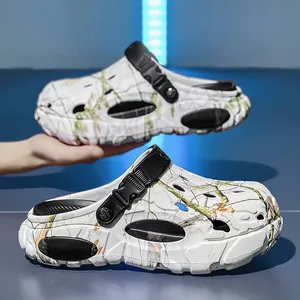 Camouflage thick-sole clogs for men with adjustable straps and graffiti pattern