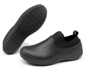 Vue détaillée de chaussures de chef antidérapantes en EVA noir avec grip de semelle