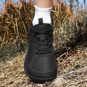 Comfortabele barefoot wandelschoenen voor heren met brede neus in zwart mesh weefsel