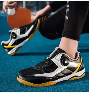 Detailansicht atmungsaktiver Kinder-Tischtennisschuhe mit praktischem Drehverschluss.