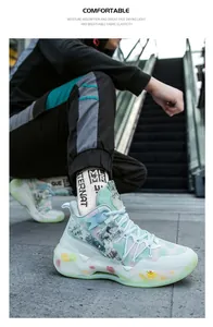Detailansicht stilvoller Dämpfungs-Basketballschuhe mit künstlerischem Druck