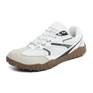 Zapatillas de senderismo blancas con suela de goma antideslizante y malla transpirable