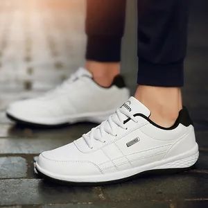 Baskets en cuir imperméables blanches pour hommes avec semelle souple antidérapante