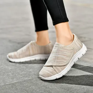 Lichtgewicht en ademende fly-knit vrijetijdsschoenen voor dames met comfortabele klittenband