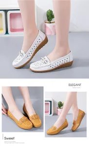 Elegante witte en gele geperforeerde leren loafers voor dames met metalen gesp detail